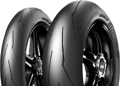 Grande plano da banda de rodagem Pirelli Diablo Supercorsa SP V3 140/70ZR17 66 W Rear TL M/C SP