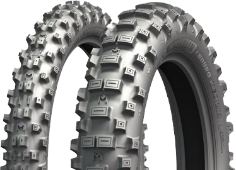 Grande plano da banda de rodagem Michelin Enduro Medium 140/80-18 70 R Rear TT M/C