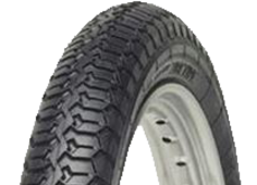 Grande plano da banda de rodagem Mitas B8 2.50-16 42 J Front/Rear TT M/C