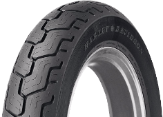 Grande plano da banda de rodagem Dunlop D402 MU85 B16 77 H Rear TL