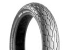 Grande plano da banda de rodagem Bridgestone G 515 110/80-19 59 S Front TT M/C