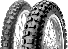 Grande plano da banda de rodagem Pirelli MT 21 Rallycross 120/80-18 62 R Rear TT M/C M+S