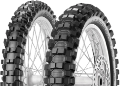 Grande plano da banda de rodagem Pirelli Scorpion MX Extra X 120/90-19 66 M Rear TT NHS
