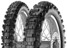 Grande plano da banda de rodagem Metzeler MCE 6 Days Extreme 130/90-18 69 M Rear TT M/C M+S