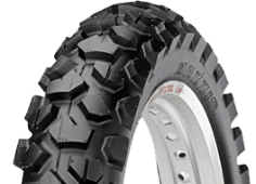 Grande plano da banda de rodagem Maxxis M6006 Dual Sport 130/80-17 65 S Rear TT M/C