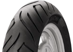 Grande plano da banda de rodagem Avon AM63 Viper Stryke 140/70-16 65 P Rear TL